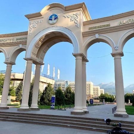 Отличная Квартира Со Всеми Удобствами. Almaty Luaran gambar