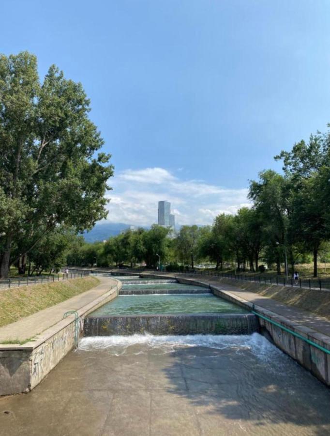 Отличная Квартира Со Всеми Удобствами. Almaty Luaran gambar