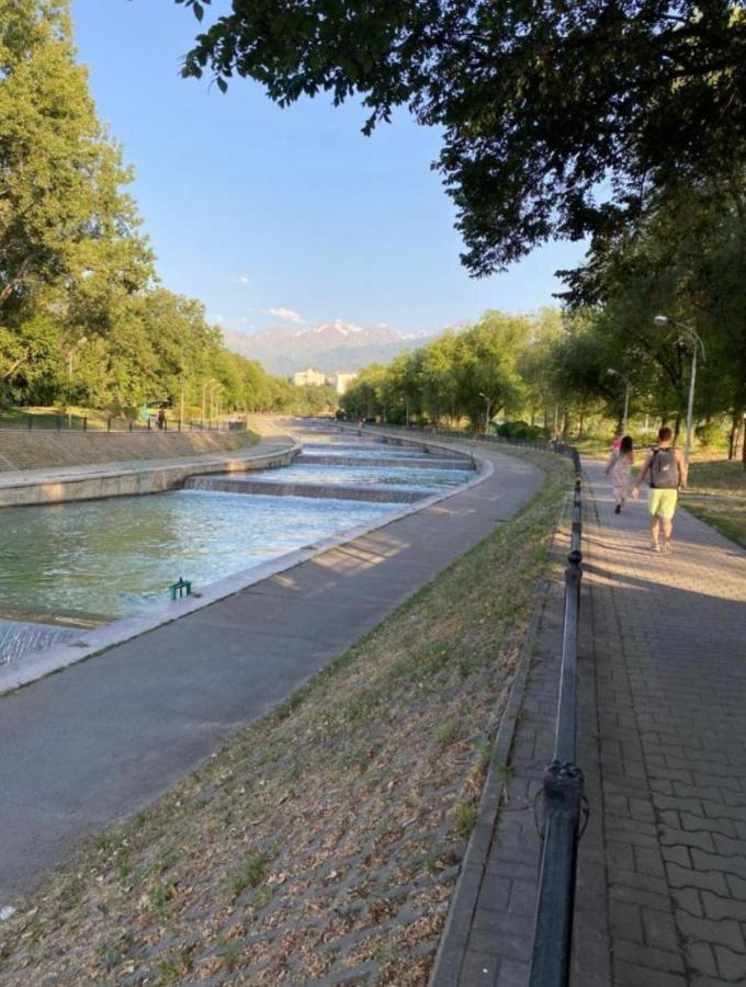 Отличная Квартира Со Всеми Удобствами. Almaty Luaran gambar
